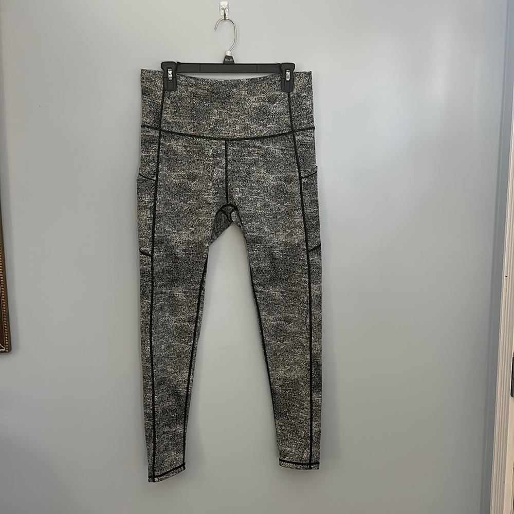 Athletic leggings